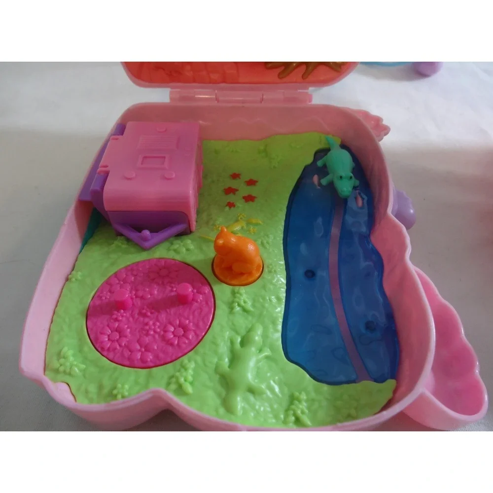 Polly Pocket Pet Vet Playset Starring Shani Cuddly Cat Purse Compact‎ + Starring